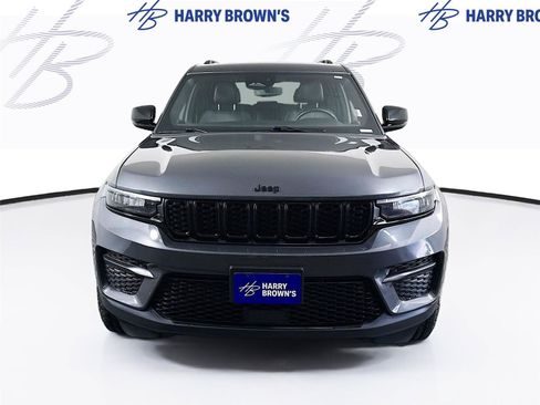 Used 2022 Jeep Grand Cherokee Altitude AWD/4WD image 26