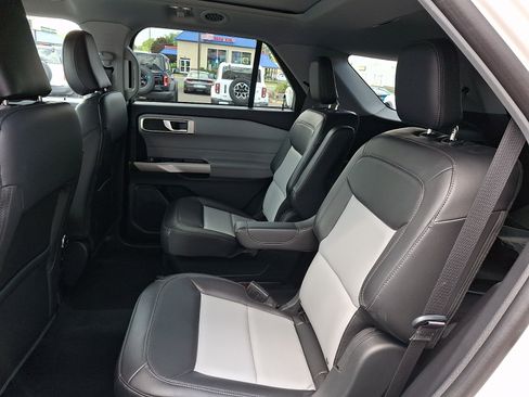Certified 2023 Ford Explorer XLT w/ Equipment Group 202A AWD/4WD image 11
