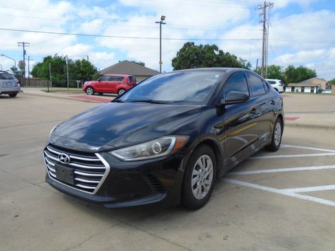 Used 2018 Hyundai Elantra SE FWD image 2