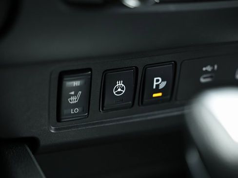 Used 2025 Nissan Frontier SV w/ SV Convenience Package image 38