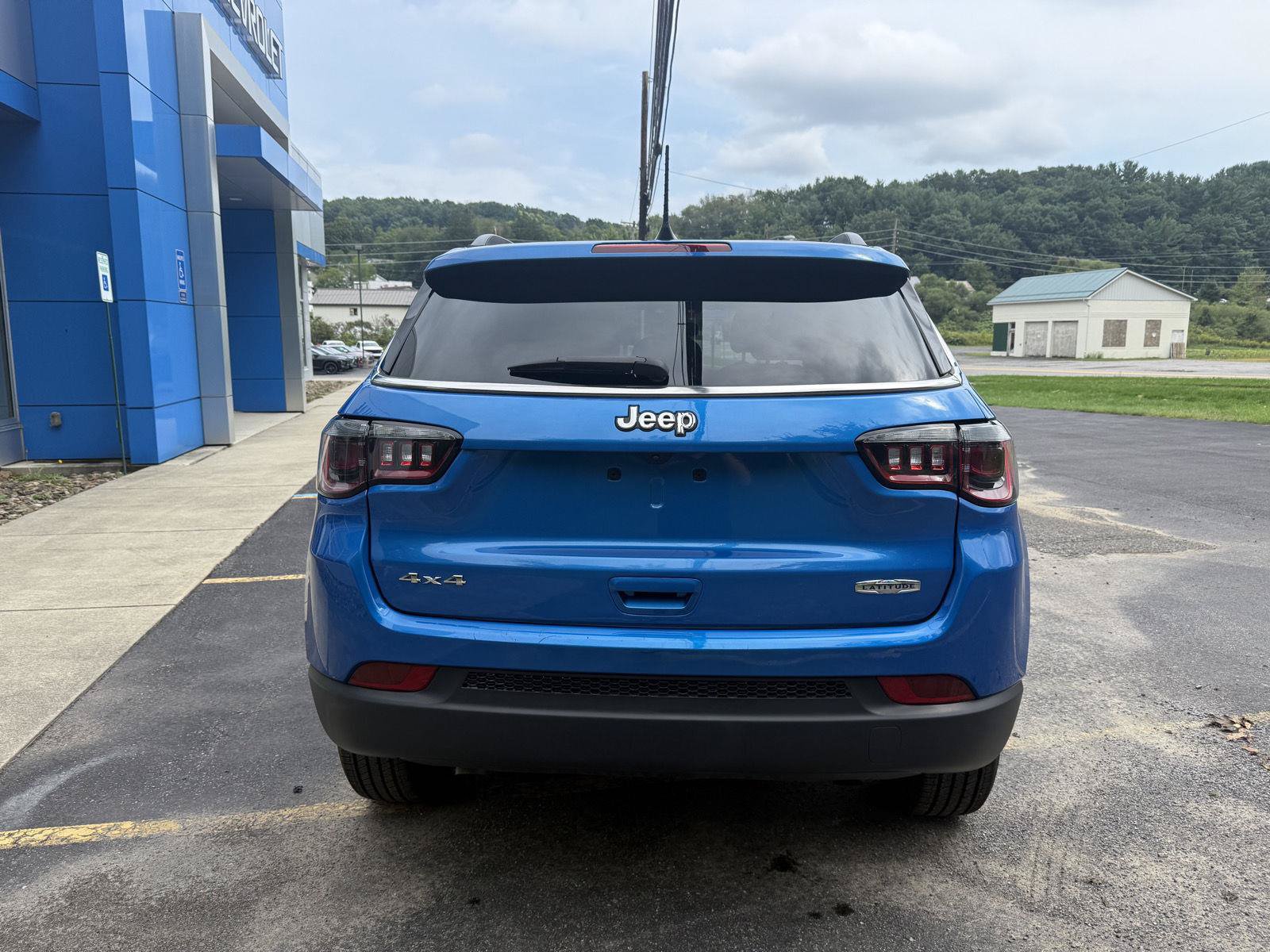 Used 2025 Jeep Compass Latitude AWD/4WD image 19