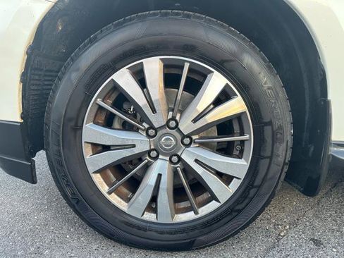 Used 2017 Nissan Pathfinder S image 26