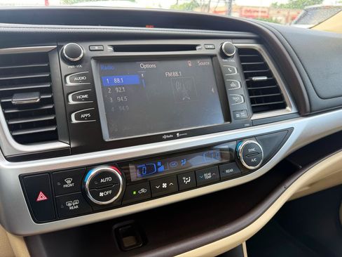 Used 2015 Toyota Highlander XLE AWD/4WD image 25