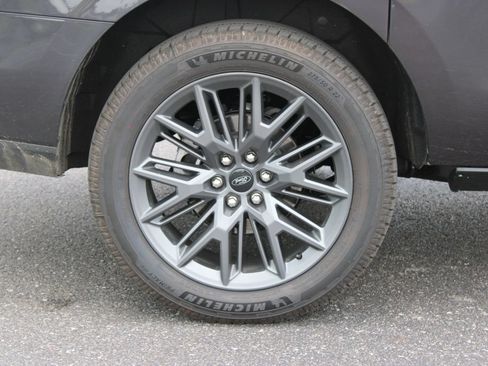 Used 2026 Ford Expedition Max Platinum w/ Stealth Appearance Package AWD/4WD image 9