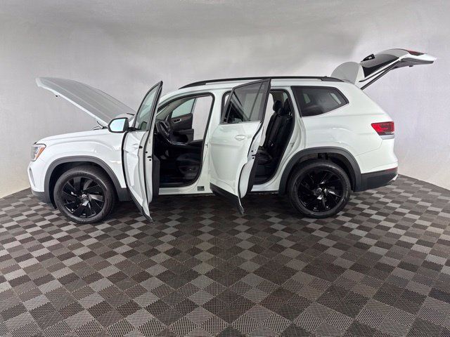 Used 2024 Volkswagen Atlas SE w/ Black Wheel Package AWD/4WD image 11