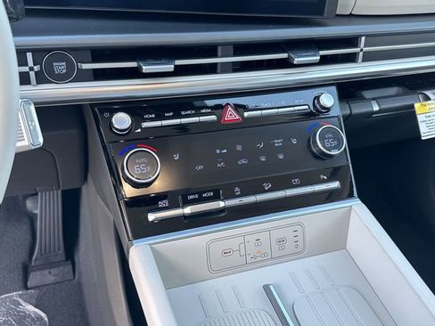 Used 2026 Hyundai Santa Fe SEL FWD image 24