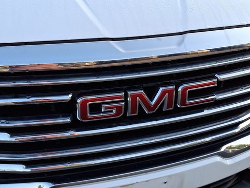 Used 2022 GMC Terrain SLT AWD/4WD image 8