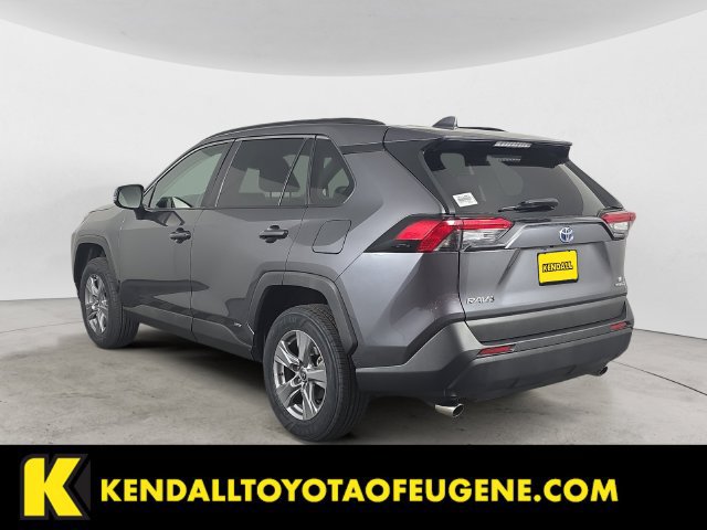 Used 2022 Toyota RAV4 LE AWD/4WD image 3