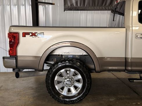 Used 2017 Ford F250 Lariat w/ Lariat Ultimate Package AWD/4WD image 31