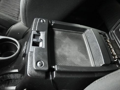 Used 2012 Jeep Wrangler Unlimited Sahara image 20