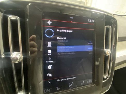 Used 2019 Volvo XC40 T5 Momentum image 23