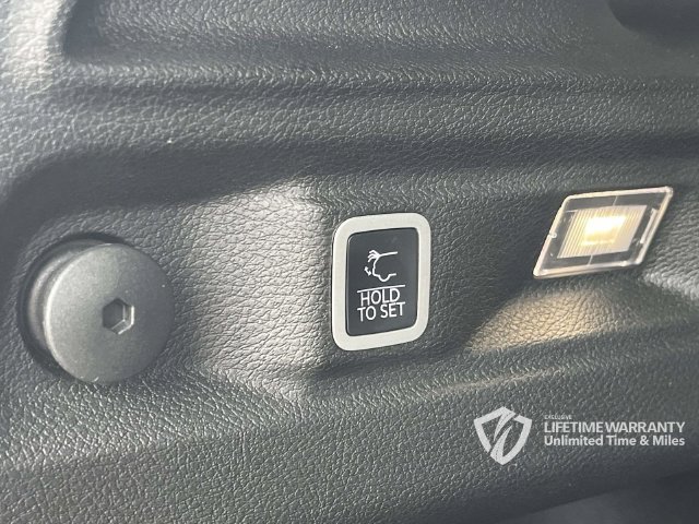 Used 2025 Jeep Grand Cherokee L Limited AWD/4WD image 27