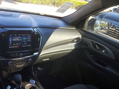 Used 2023 Chevrolet Traverse LT image 23