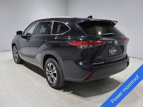 Used 2023 Toyota Highlander XLE AWD/4WD image 6