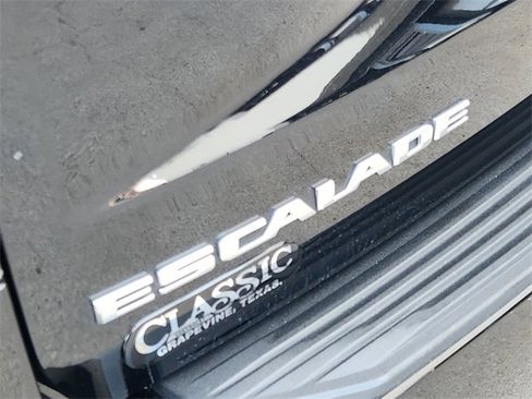 Used 2023 Cadillac Escalade Premium Luxury Platinum w/ Heavy-Duty Trailer Package AWD/4WD image 9