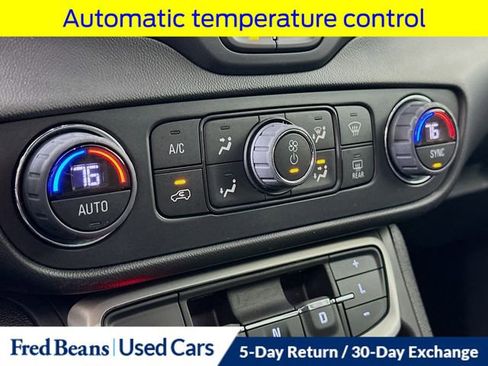 Used 2023 GMC Terrain SLT image 19