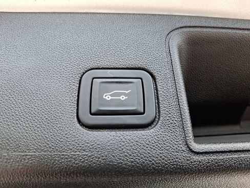 Used 2022 GMC Terrain SLT FWD image 31