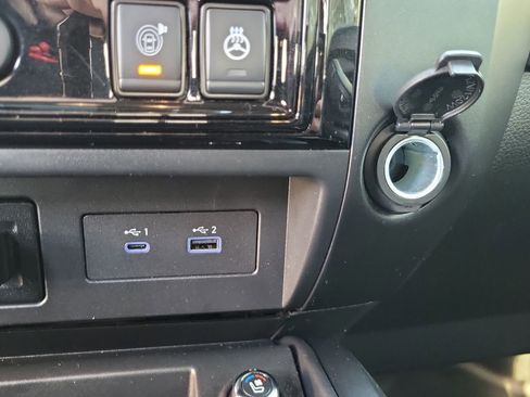 Used 2023 Nissan Titan PRO-4X w/ Pro-4x Convenience Package image 15