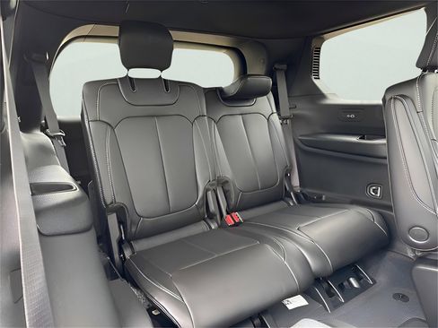 New 2025 Jeep Grand Cherokee L Limited w/ Luxury Tech Group II image 22