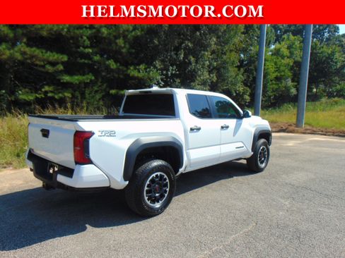 Used 2024 Toyota Tacoma TRD Off-Road image 15