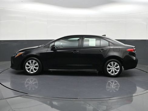 Used 2024 Toyota Corolla LE FWD image 2