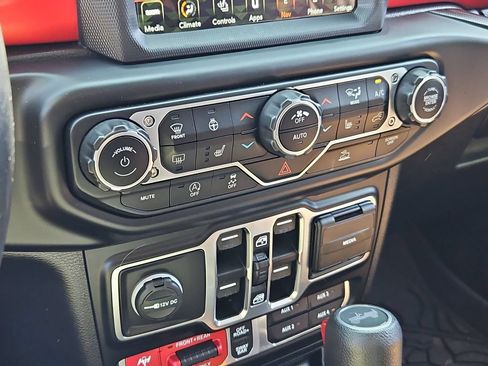 Used 2021 Jeep Wrangler Unlimited Rubicon AWD/4WD image 25