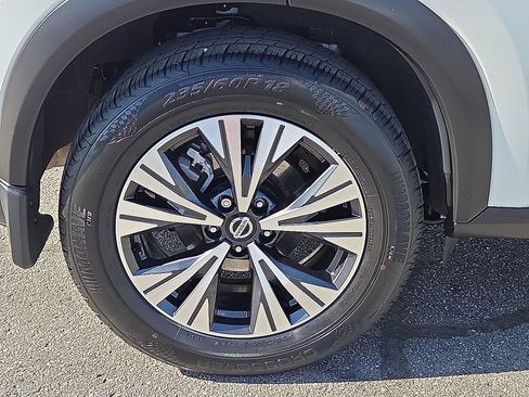 Used 2021 Nissan Rogue SV w/ Premium Package image 7