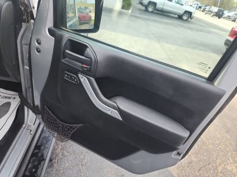 Used 2014 Jeep Wrangler Unlimited Sahara w/ Max Tow Package image 8