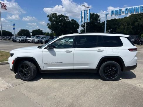 Used 2023 Jeep Grand Cherokee L Laredo RWD image 3