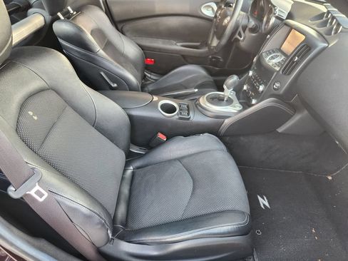 Used 2016 Nissan 370Z Touring RWD image 15