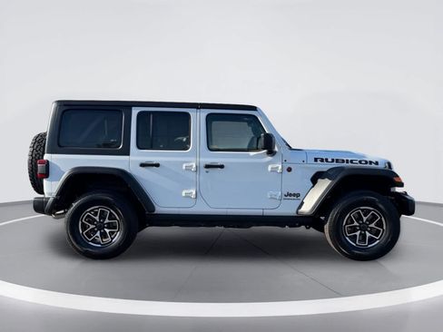 Used 2024 Jeep Wrangler Unlimited Rubicon AWD/4WD image 8