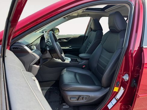 Used 2020 Toyota RAV4 Limited AWD/4WD image 6