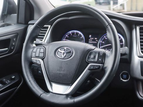 Used 2018 Toyota Highlander Limited image 14