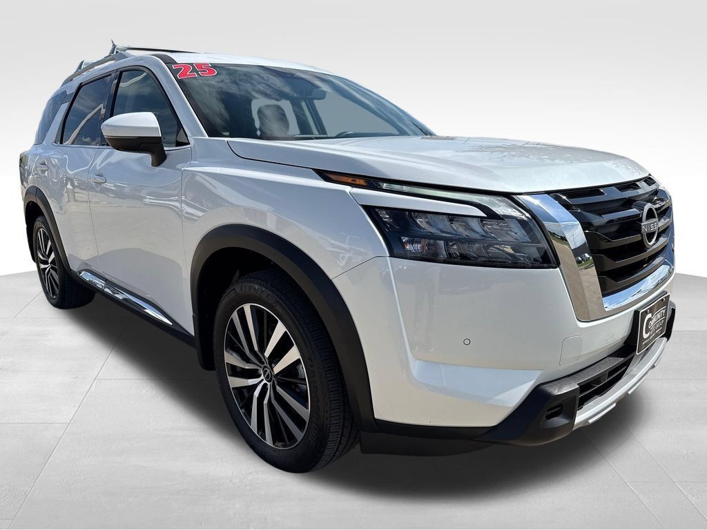 Used 2025 Nissan Pathfinder Platinum w/ Cargo Package AWD/4WD image 8