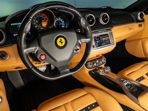 Used 2013 Ferrari California RWD image 4