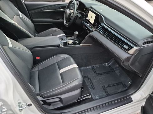 Used 2025 Toyota Camry SE w/ Convenience Package FWD image 20