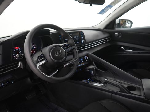 Used 2022 Hyundai Elantra SEL image 23
