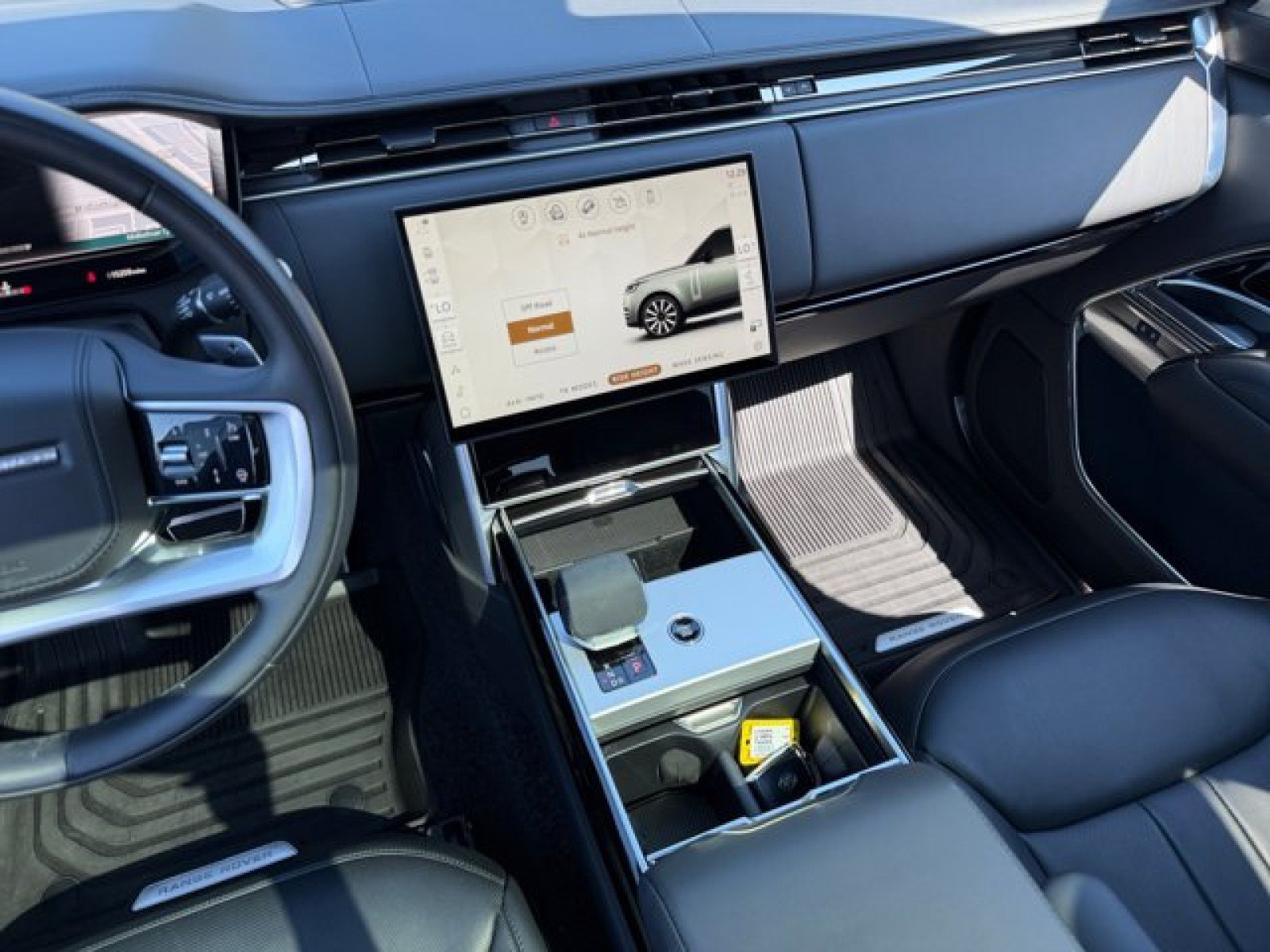 Certified 2025 Land Rover Range Rover SE AWD/4WD image 14
