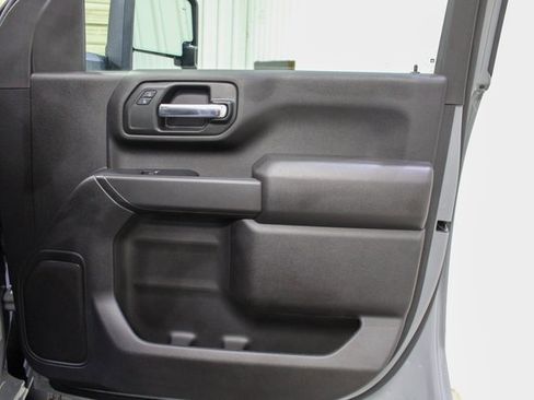 Used 2024 Chevrolet Silverado 2500 Custom w/ Custom Value Package image 9