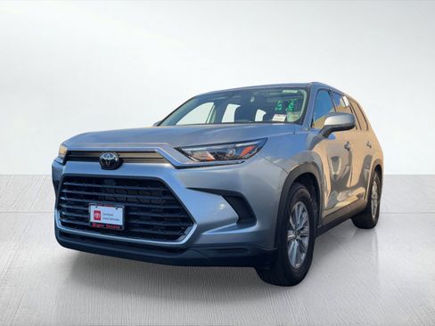 Certified 2025 Toyota Grand Highlander XLE image 2