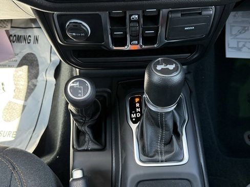 Used 2024 Jeep Wrangler Sport S image 29