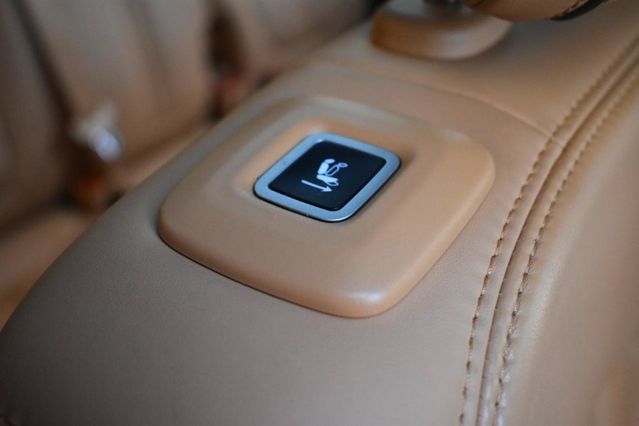 Used 2023 Jeep Grand Wagoneer L Series III w/ Rear Seat Video Group 1 AWD/4WD image 35