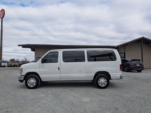 Used 2011 Ford E-350 and Econoline 350 XLT image 7
