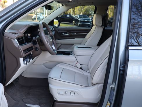 Used 2024 GMC Yukon Denali w/ Denali Reserve Package image 21