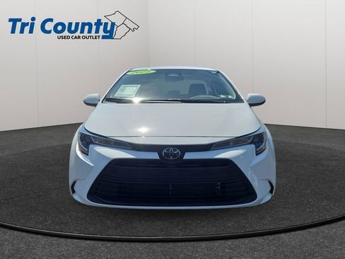 Used 2025 Toyota Corolla LE FWD image 2