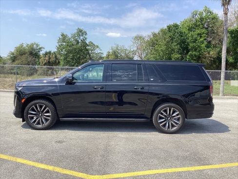 Used 2023 Cadillac Escalade ESV Sport image 17