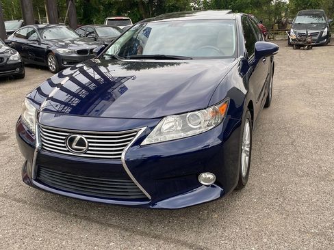 Used 2013 Lexus ES 350 w/ Luxury Pkg FWD image 2