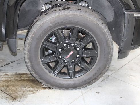 Used 2024 GMC Sierra 2500 AT4 w/ AT4 Premium Plus Package image 12