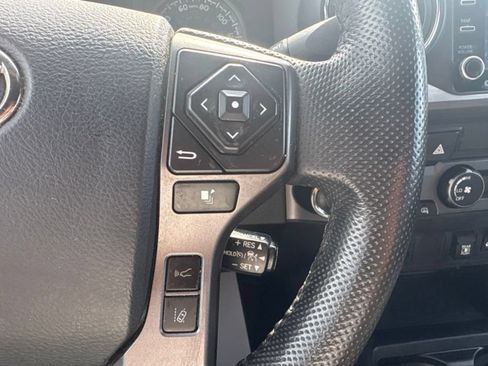 Used 2020 Toyota Tacoma TRD Sport AWD/4WD image 10