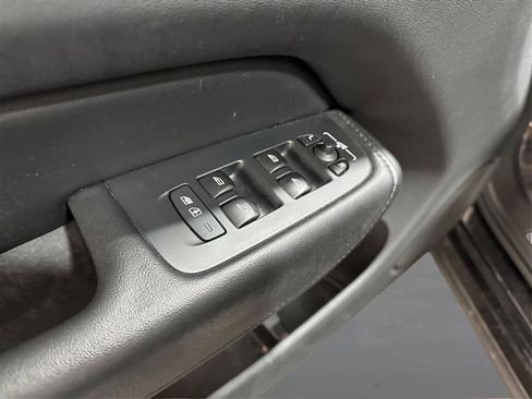 Used 2023 Volvo XC60 T8 Plus image 29